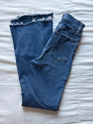 Abercrombie High-Rise Jeans Flare thumbnail 1