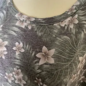 Chaser Vintage Jersey Boxy Deep Scoop Back‎ Tee Size Medium Floral thumbnail 3