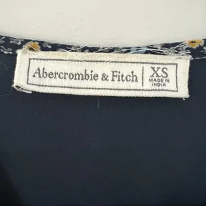 Abercrombie & Fitch Navy Floral wrap Dress with ties. Size XS. thumbnail 2