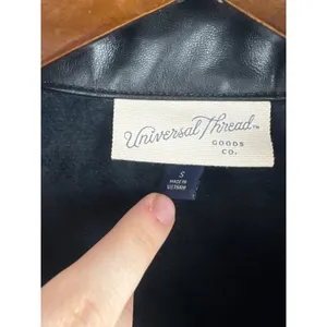 Universal Threads Women’s Small Black Faux Leather Jacket thumbnail 5