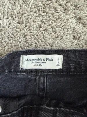 Abercrombie & Fitch The Mom Short High Rise thumbnail 2