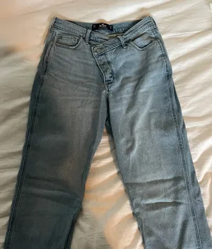 Hollister Ultra High-rise Jeans thumbnail 1
