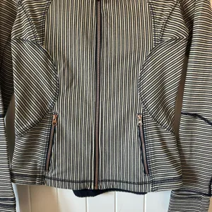 Lululemon Forme Jacket II Pine Stripe Size 6‎ thumbnail 4