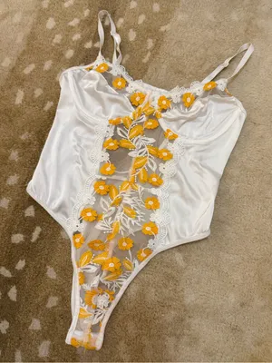 White Satin Floral Embroidered Mesh Snap Bodysuit Yellow Daisy Appliqué size M thumbnail 3