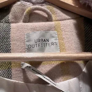 Urban Outfitters Green Yellow Cream Plaid Sherpa Collar Trucker Jacket‎ Sz Small thumbnail 4