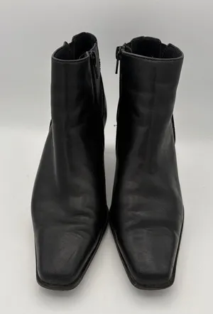 Women’s White Mountain Size 8 Black Leather Ankle Boots thumbnail 1