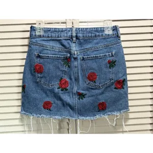 Pacsun Denim Mini Skirt Size 26 Pockets Embroidered Roses Zip/Button Y2K‎ thumbnail 3