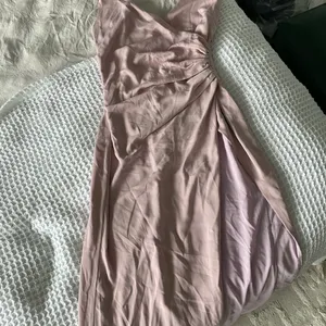 Superdown pink crossover high slit below back backless maxi dress prom gown thumbnail 5