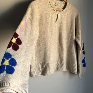 NEW Madewell Belmore Floral-Sleeve Pullover Sweater in Coziest Textured Yarn thumbnail 5