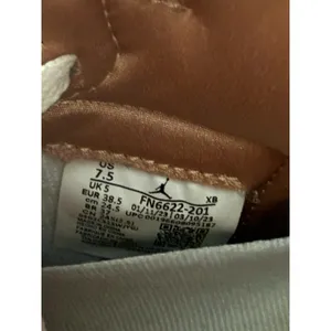 Nike Air Jordan 1‎ Retro High OG Praline White Tan Womens 7.5 thumbnail 5
