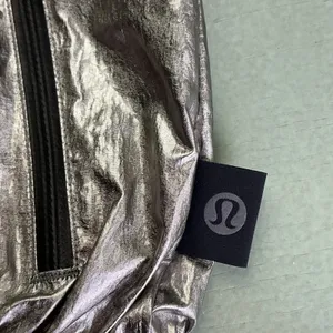 Lululemon X Barrys‎ Women's Titanium Foil Stronger As One Hooded Jacket Size 0 thumbnail 16