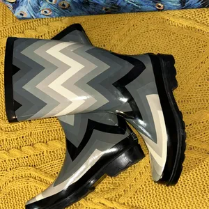 Sugar Size 8 Gray Chevron Print Rainboots thumbnail 10