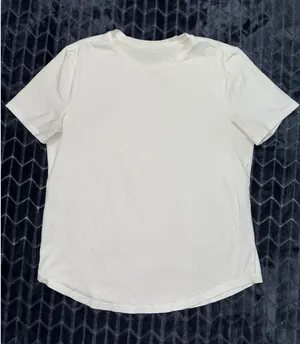 Lululemon Women's Short Sleeve Shirt Soft Breathable Athletic Shirt Size 6 thumbnail 1