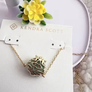 Kendra Scott Brynne Shell Gold Short Pendant Necklace thumbnail 4