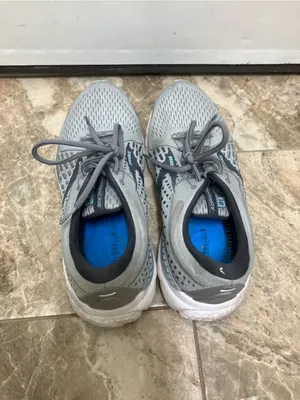 Brooks Adrenaline GTS 21 Running Shoes women’s 12 grey thumbnail 5