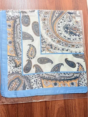 Elegant Blue and Beige Paisley Scarf - Lightweight Fashion Accessory thumbnail 4