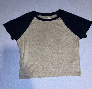 Hollister Women’s Crop Top thumbnail 1