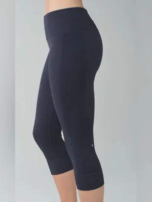 Lululemon Seamless Street Crop Capri Leggings Dark Navy Size 8 thumbnail 3