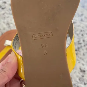 Coach Sable Yellow Patent Leather‎ Bow Thong Sandals Flat Flip Flops Q3259 9.5 thumbnail 6