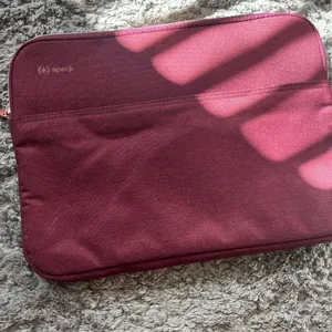 Speck laptop case‎ thumbnail 1