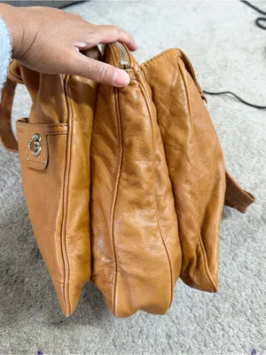 Marc by Marc Jacobs Women’s Leather Turnlock Pockets Shoulder Tote Bag in Tan thumbnail 3