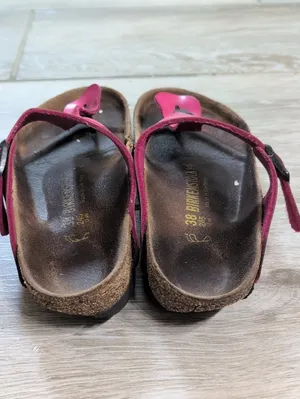 Birkenstock Patent Pink Gizeh Sandals | Women's 38 Birkenstock Gizeh Sandals thumbnail 6