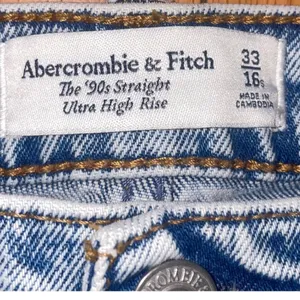 Abercrombie Ultra High Rise 90s Straight Jean size 33/16 thumbnail 4