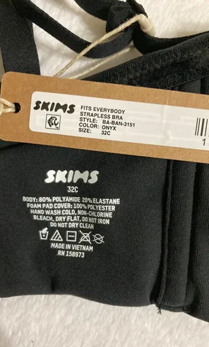 SKIMS Fits Everybody Strapless Bra 32C thumbnail 5
