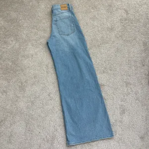 Hollister NWT high rise extreme baggy Jeans thumbnail 3