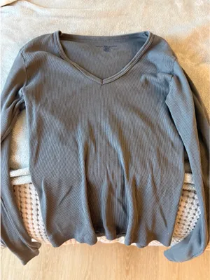 Brandy Melville Grey Long Sleeve thumbnail 1