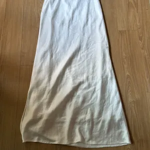 Third Form Satin Bias Cowl Back Maxi Dress White Size 2 thumbnail 2