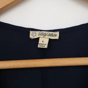 Lily White Blouse Womens L Short Sleeve Navy Blue Split Back Excellent thumbnail 2
