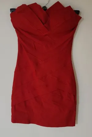 Strapless red dress thumbnail 1