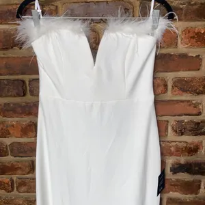 NWT Lulus Extraordinary Glam White Feather Strapless Mermaid Maxi Dress Medium thumbnail 4