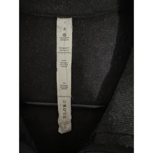 Lululemon Jacket Size 8 High collar, thumbholes, and signature logo thumbnail 5