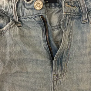 Hollister Medium Wash Baggy Ultra High-Rise Jeans thumbnail 5