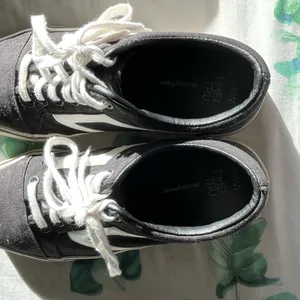 Time and Tru Black and White Athletic Shoes 7.5 Memory Foam thumbnail 5