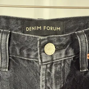 Aritzia Denim Forum The Nina Super High Rise Cigarette Jeans in Black‎ Size 24 thumbnail 7
