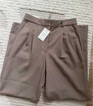 Aritzia Effortless Pants thumbnail 2