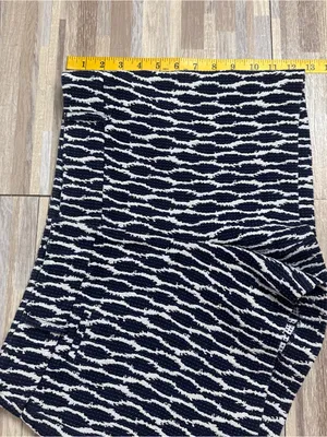LOFT Navy and White Textured Pattern High Waist Shorts Women’s Size 4 thumbnail 2