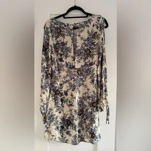 AMERICAN EAGLE OUTFITTERS Dress Cold Shoulder Blue Floral Boho Long Sleeve XS thumbnail 4