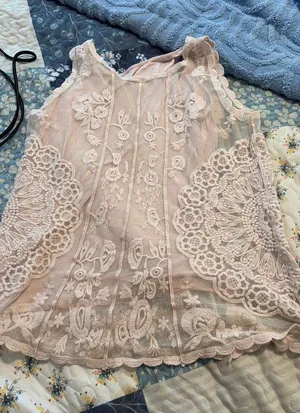 Lacy light pink top Size M thumbnail 1