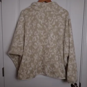 All in Motion Women's Sherpa Cropped Jacket - Beige and white leopard size XXL thumbnail 3
