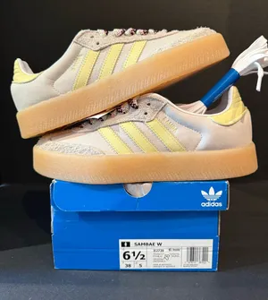 Women’s Adidas Sambae W size 6.5 thumbnail 1