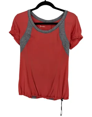 Lululemon Athletica Revitalize Tech Short Sleeve‎ Top Size 8 Red Gray thumbnail 1