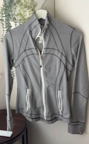 rare striped Lululemon Define Jacket in size 4 White and blue thumbnail 1