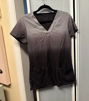 Green Town Performance Women's Grey/Black Ombre V-Neck Scrub Top thumbnail 1