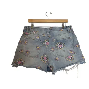 No Boundaries Women's High Rise Destructed Daisy Floral Denim Shorts Size 15 thumbnail 2
