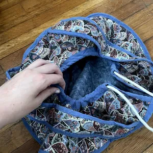 Homemade circular project bag carrier drawstring delicate patterned quilted‎ Blue thumbnail 3