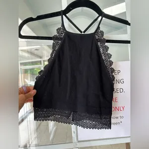 New with tags- Black high neck crochet lace bralette crop top thumbnail 5